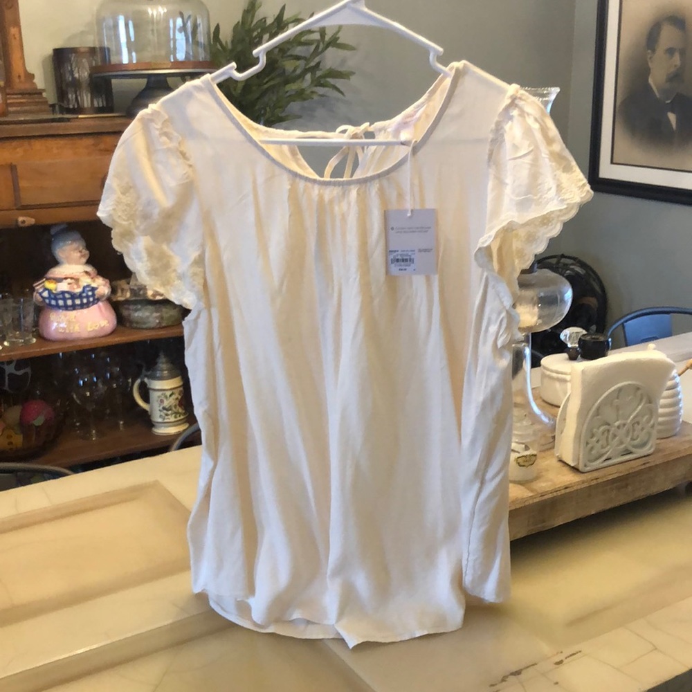 Cream Lauren Conrad flowy top lightweight . XXL